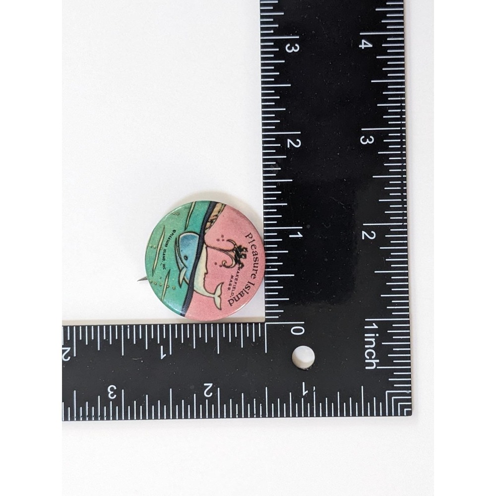 Pleasure Island Wakefield MA Vintage 1960s Whale Amusement Park Souvenir Pinback - Picture 4 of 4